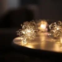 Гирлянда &laquo;Нить&raquo; роса 5 см с насадками &laquo;Снежки&raquo;, IP20, серебристая нить, 10 LED, от батареек АА&times;2, свечение тёплое белое