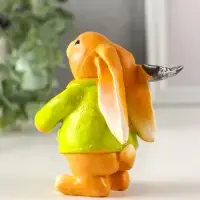 Сувенир полистоун "Зайчик с лопатой, в зелёном пальто" 6х7,5х9,5 см Сувенир полистоун "Зайчик с лопатой, в зелёном пальто" 6х7,5х9,5 см