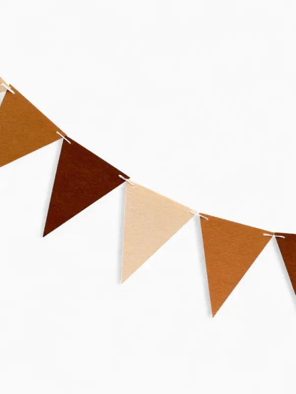 Фетровая гирлянда "Зайка" 12 флажков+ иголочка+ лента