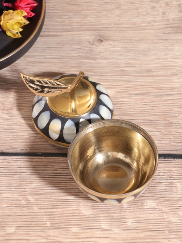 Шкатулка «Яблоко», латунь с перламутром, 7×7×10 см, чёрная Шкатулка «Яблоко», латунь с перламутром, 7×7×10 см, чёрная