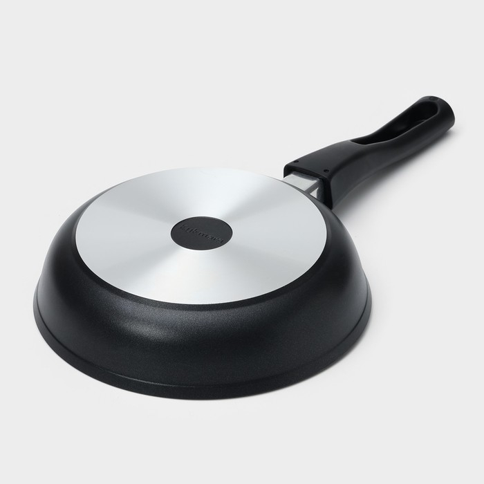 Сковорода «Традиция», d=22 см, стеклянная крышка, съёмная ручка, антипригарное покрытие, цвет чёрный Сковорода «Традиция», d=22 см, стеклянная крышка, съёмная ручка, антипригарное покрытие, цвет чёрный