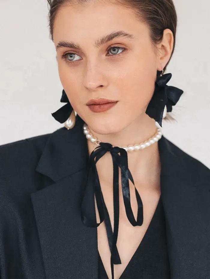 Бусы &laquo;Бантик&raquo;, жемчужины с завязкой, L= 40 см, черный, белый