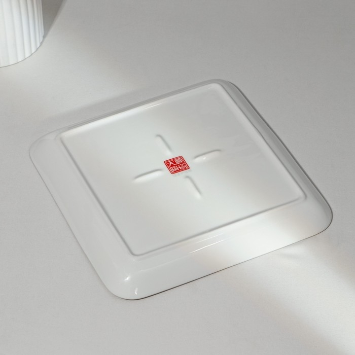 Тарелка фарфоровая пирожковая «Золотая линия», 21,5×3,5 см, цвет белый Тарелка фарфоровая пирожковая «Золотая линия», 21,5×3,5 см, цвет белый