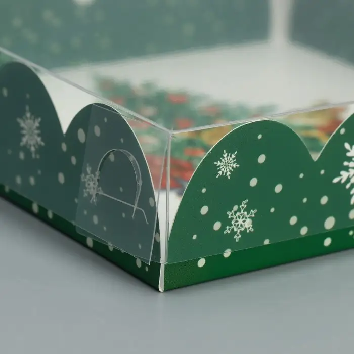 Коробка для кондитерских изделий с пластиковой крышкой «Зайчики», 13 х 13 х 3 см