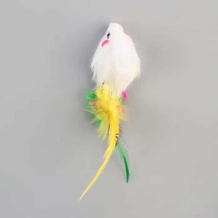 Мышь меховая однотонная с перьями 6,5 см, белая Мышь меховая однотонная с перьями 6,5 см, белая