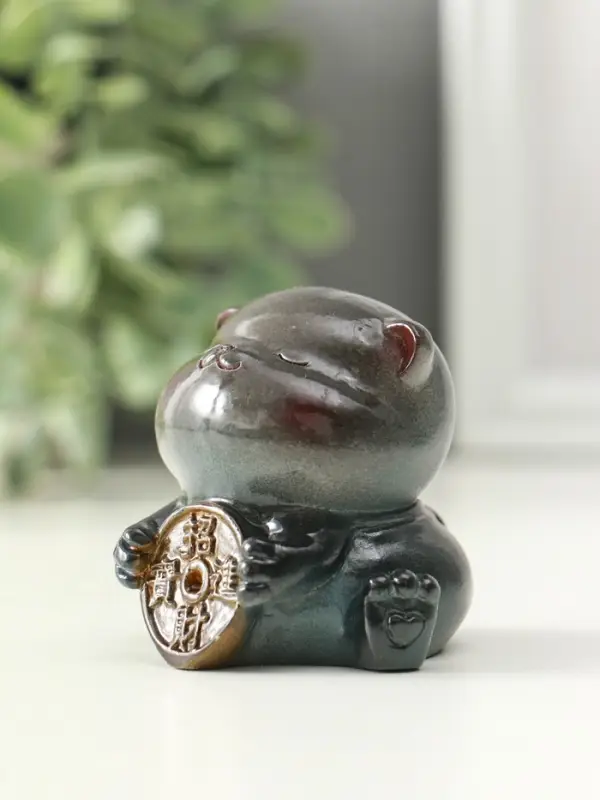 Фигурка для чайной церемонии Фигурка для чайной церемонии "Кот с монетой привлечение богатства" меняет цвет 6х5,5х5,5 см 109269