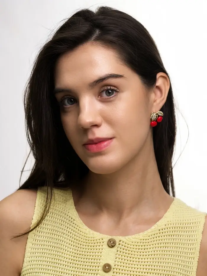 Серьги со стразами &laquo;Вишня&raquo;, бело-красные в золоте