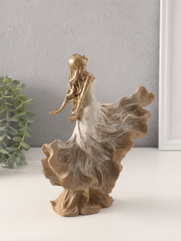 Сувенир полистоун  Сувенир полистоун "Перерождение. Девушка в летящем платье" бежевый 22,5х8,5х25 см