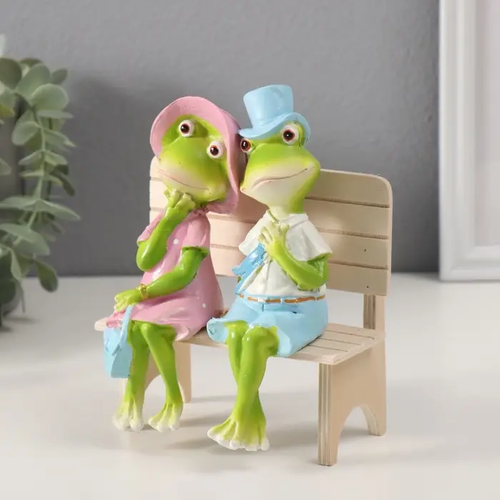Фигурка полистоун &laquo;Лягушки на скамеечке - свидание&raquo;, 16.8&times;8.5&times;13 см
