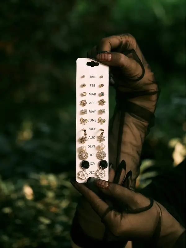 Серьги пусеты One year, 12 пар, весеннее ассорти, бело-чёрные в золоте