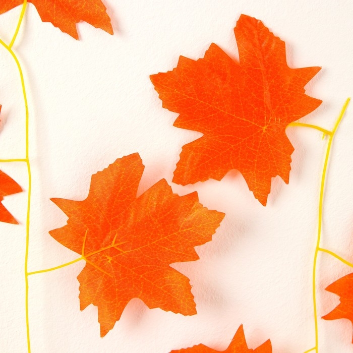 Декор «Гирлянда из листьев» длина: 2,4 м, ширина: 26 см, цвет красный