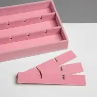 Подставка для украшения QF, 18 ячеек, флок, 21&times;12.3&times;2.5 см, розовая
