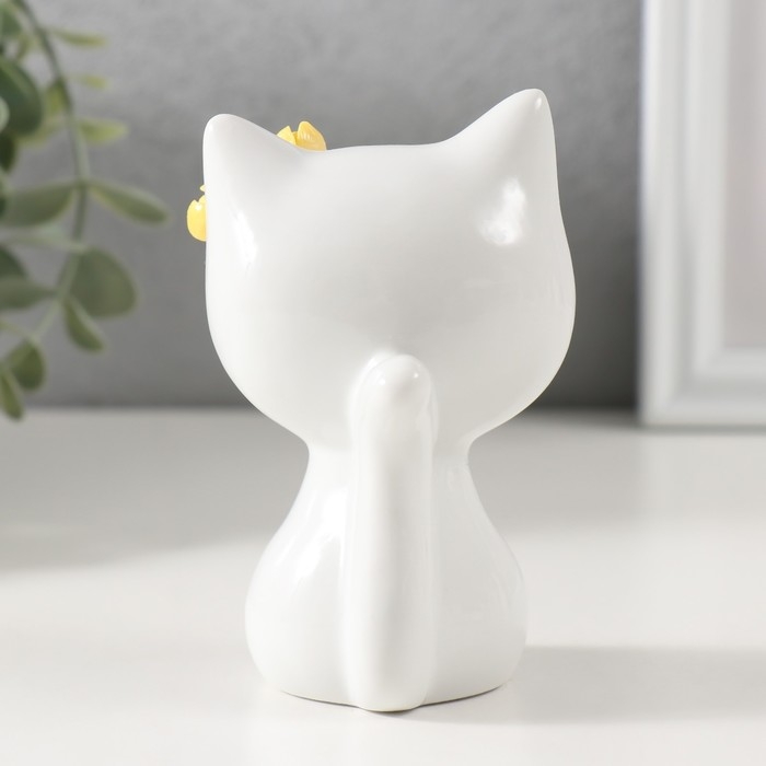Сувенир керамика Сувенир керамика "Котик белый с жёлтыми цветочками на ушке, сидит" 7,2х6,5х10,3 см