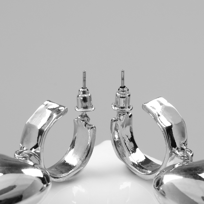 Серьги пластик «Сердца» объёмные, цвет серебро Серьги пластик «Сердца» объёмные, цвет серебро