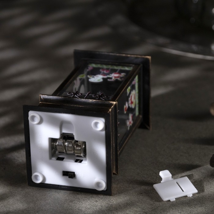Светодиодная фигура «Камин с гирляндой» 5.5 × 13 × 5.5 см, пластик, батарейки AG13х3 (в комплекте), свечение тёплое белое