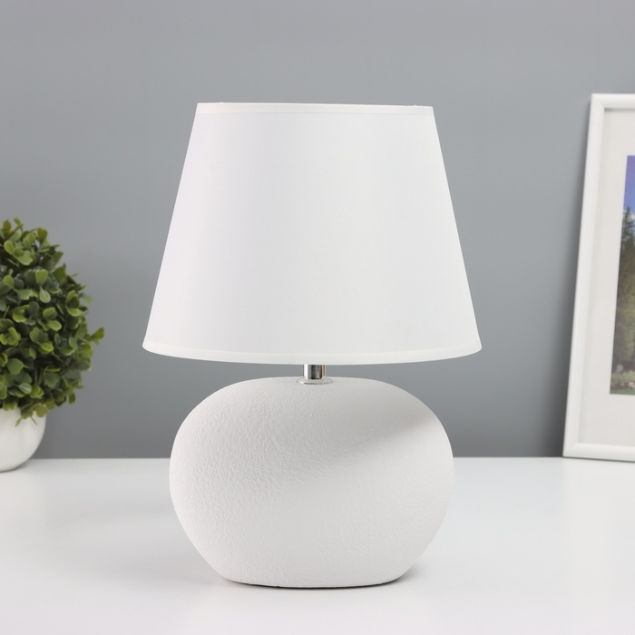 Лампа настольная Лампа настольная "Ильфо" 1х40Вт Е14 белая19,5х19,5х33см