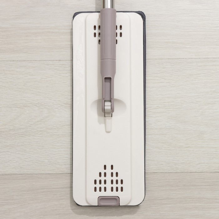 Швабра с отжимом и ведро Доляна: ведро с отсеками для полоскания и отжима 9,3 л, швабра плоская, запасная насадка из микрофибры Швабра с отжимом и ведро Доляна: ведро с отсеками для полоскания и отжима 9,3 л, швабра плоская, запасная насадка из микрофибры