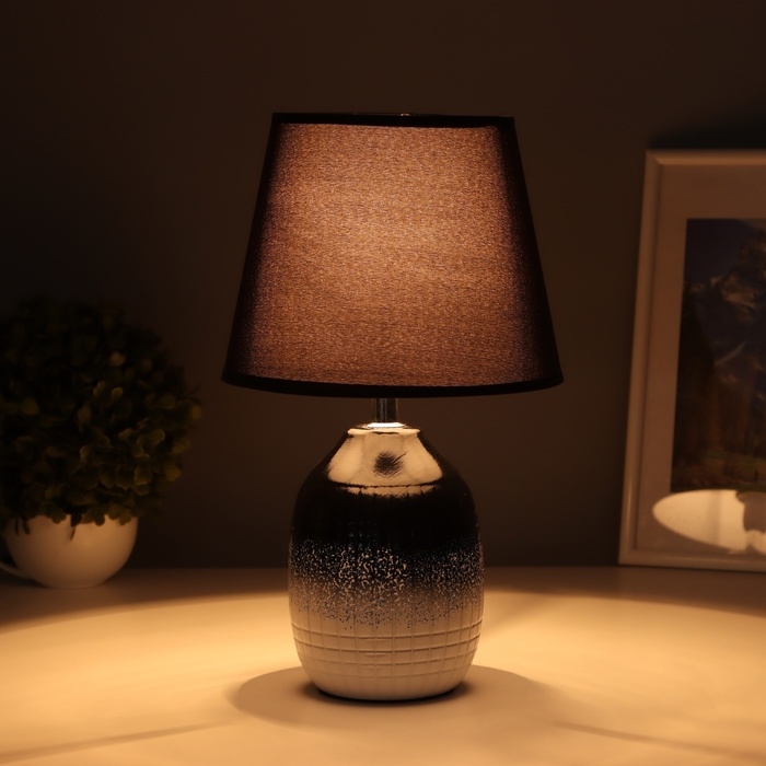 Лампа настольная Лампа настольная "Фанг" 1х40Вт Е14 черный/белый 19,5х19,5х35см