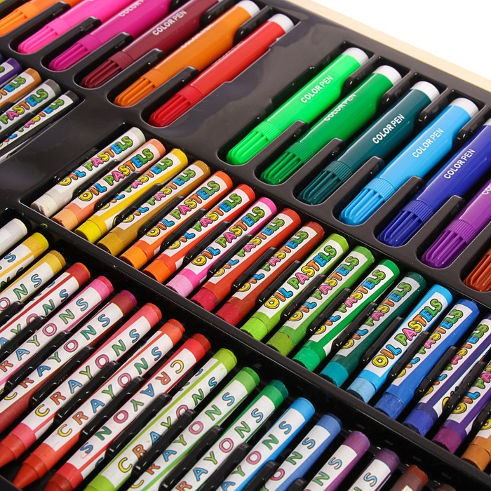 Набор для рисования в деревянном чемоданчике Набор для рисования в деревянном чемоданчике