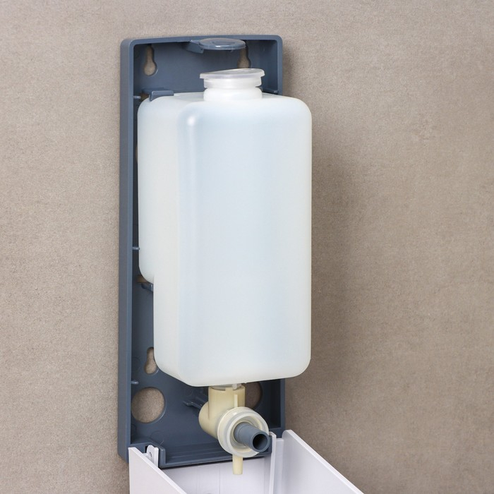 Диспенсер для антисептика или жидкого мыла механический, 600 мл, пластик, цвет белый Диспенсер для антисептика или жидкого мыла механический, 600 мл, пластик, цвет белый