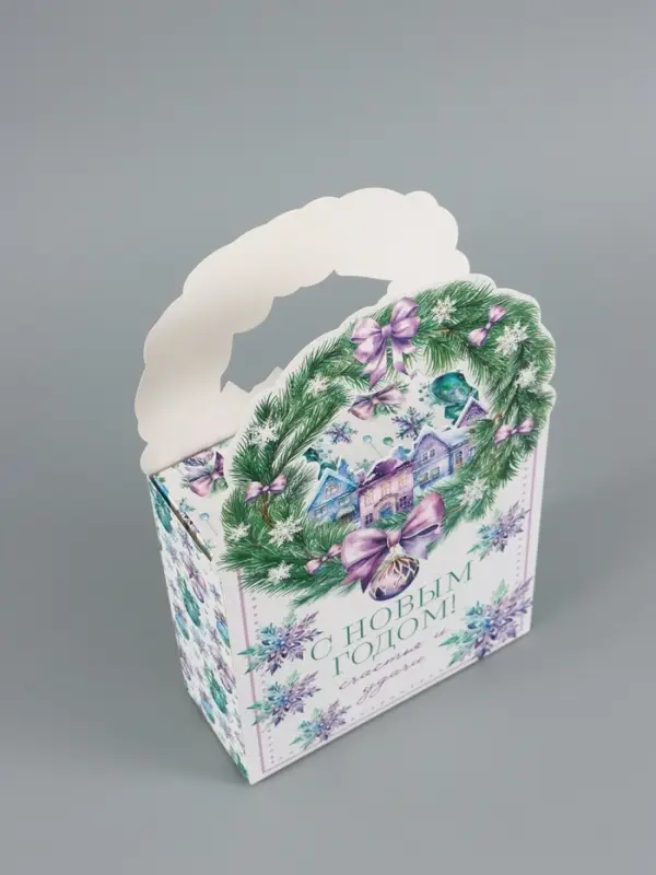 Коробка подарочная складная &laquo;Новогодний венок&raquo; 18&times;30&times;7 см