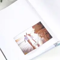 Фотоальбом на 200 фото 13х18 см "Медведь в синем шарфе и розы" в коробке 5,5х23,5х29,5 см