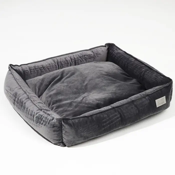 Лежанка для кошек и собак велюровая Pet Lab, 55 х 50 х 15 см, серая Лежанка для кошек и собак велюровая Pet Lab, 55 х 50 х 15 см, серая