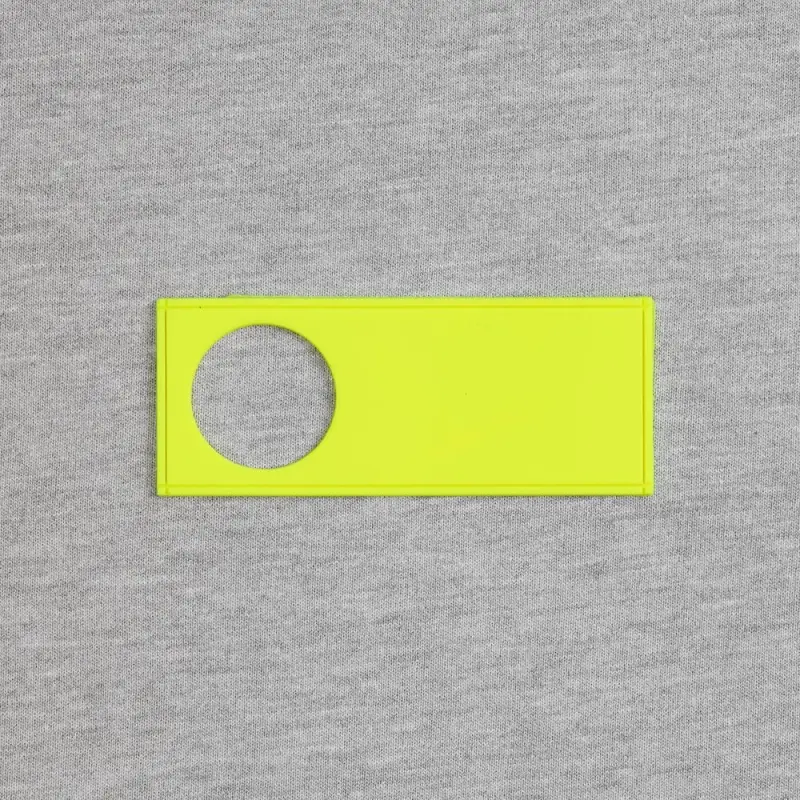 Лейбл из ПВХ с вырубкой «Круг», желтый неон Лейбл из ПВХ с вырубкой «Круг», желтый неон