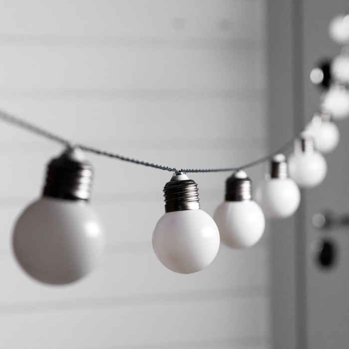 Гирлянда «Нить», 2.7 м, с насадкамив виде шаров, IP44, 10 LED, 8 режимов, солнечная батарея, тёмная нить, свечение белое