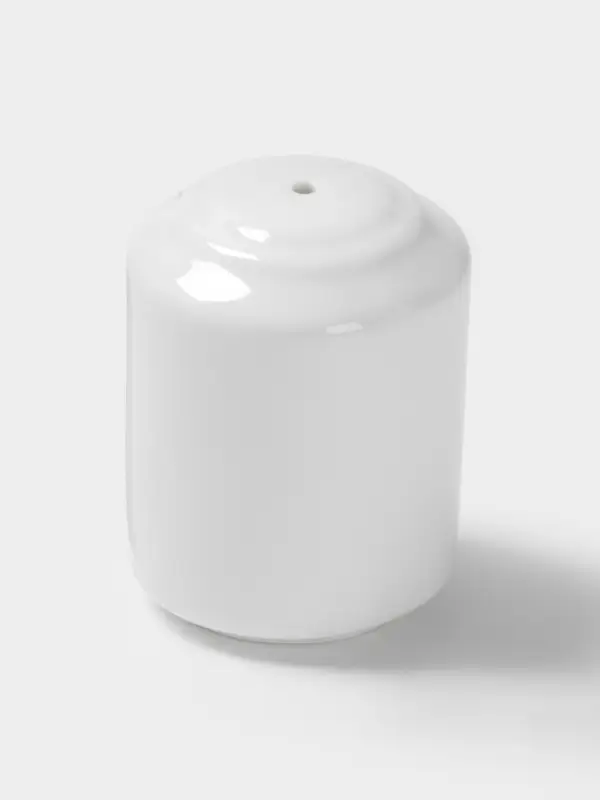 Солонка Hanna Knövell, фарфор, белая Солонка Hanna Knövell, фарфор, белая