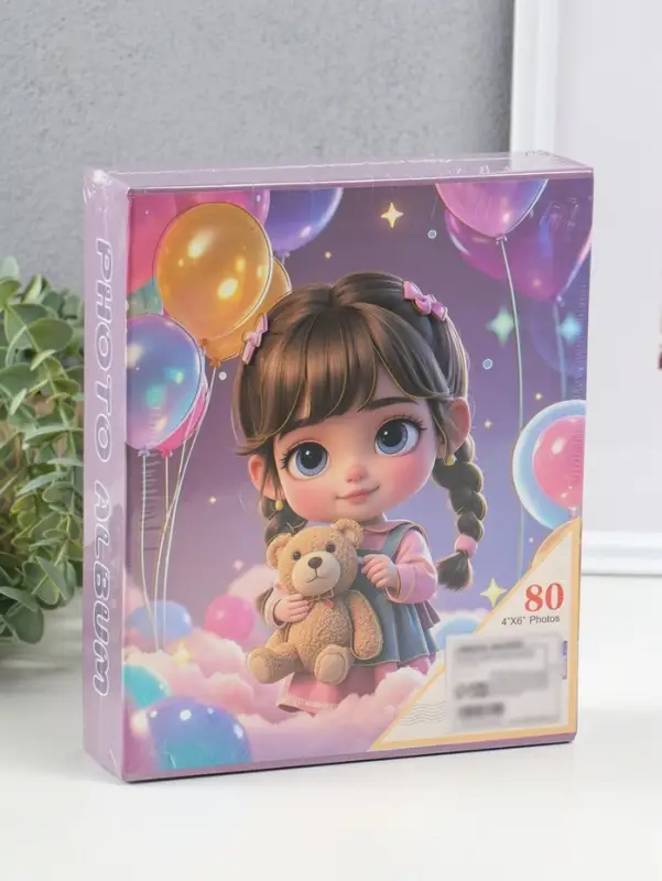 Фотоальбом на 80 фото 10х15 см "Малышка с косичками, с мишкой" в коробке 5х19х22,8 см