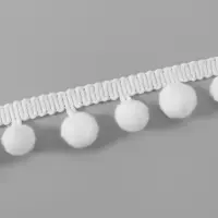 Тесьма декоративная с помпонами, 25&plusmn;5 мм, 8&plusmn;0.5 м, белая