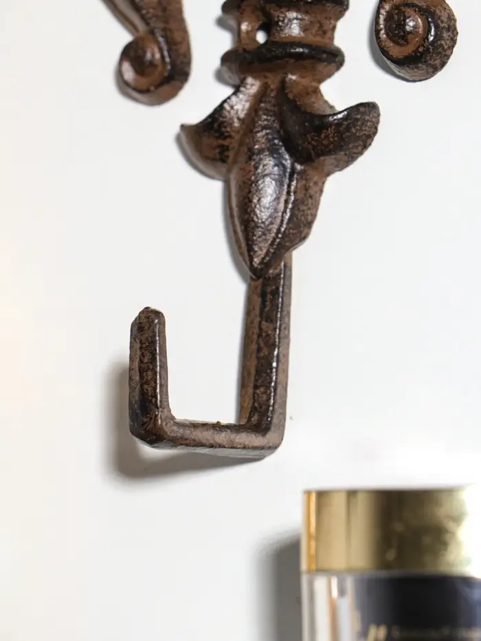 Крючок настенный &laquo;Геральдическая лилия&raquo;, ключница декоративная, чугун, 17.5&times;11&times;4.2 см