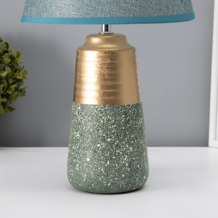 Настольная лампа с абажуром RISALUX «Удача», 1×Е14, 40 Вт, зелёный, 22×22×39 см Настольная лампа с абажуром RISALUX «Удача», 1×Е14, 40 Вт, зелёный, 22×22×39 см