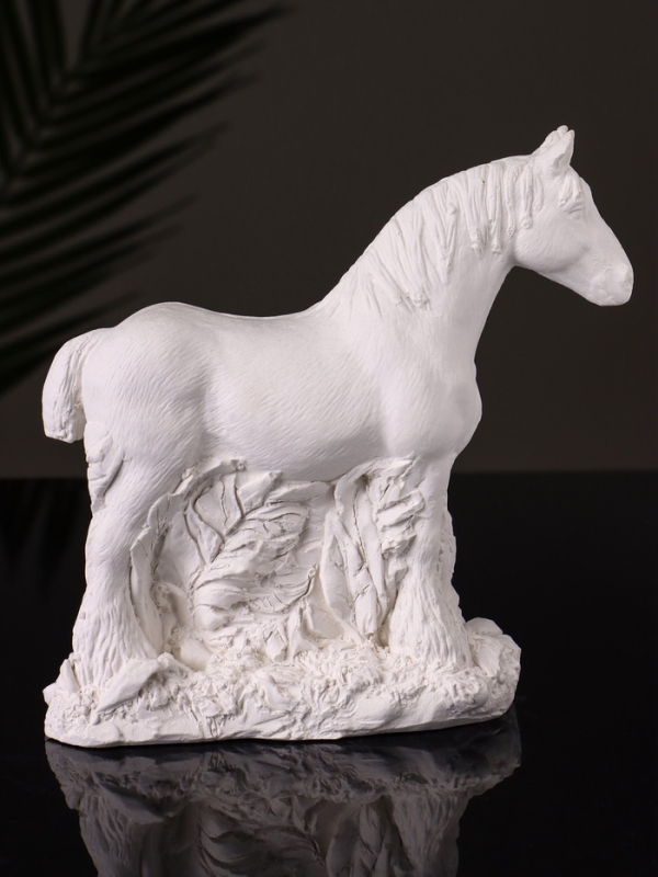 Статуэтка Статуэтка "Конь в траве стоит " 12х14х6 см, натуральный