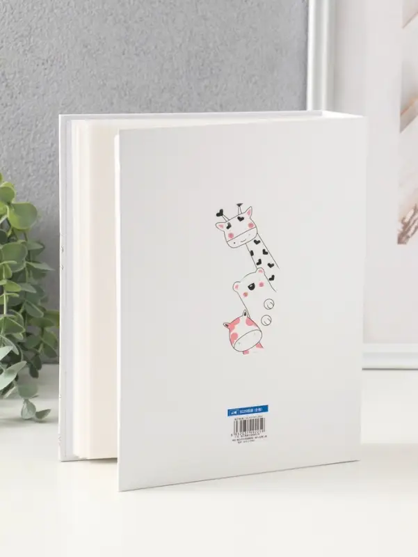 Фотоальбом на 200 фото 10&times;15 см &laquo;Зверята-шпионы&raquo;, 22.5&times;18&times;5 см