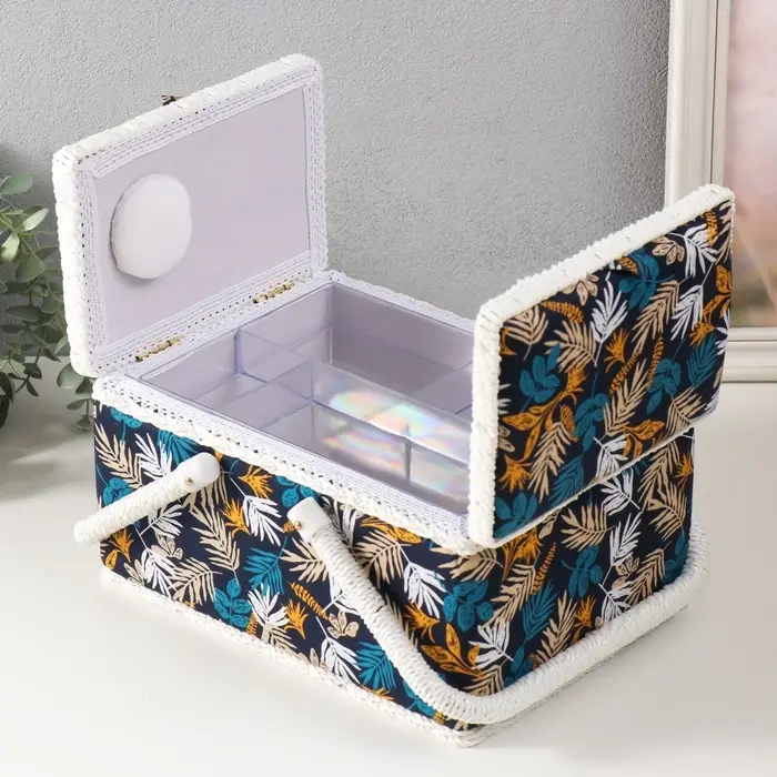 Шкатулка для рукоделия и шитья &laquo;Лесные веточки на синем&raquo;, хранение ниток, иголок, мелочи, 19&times;26&times;14.5 см