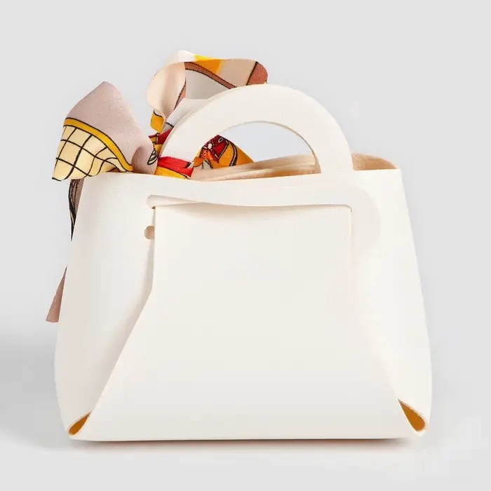 Кожаная подарочная сумочка для бижутерии и сувениров, белая с бантом (лента), 13&times;12&times;5.5 см