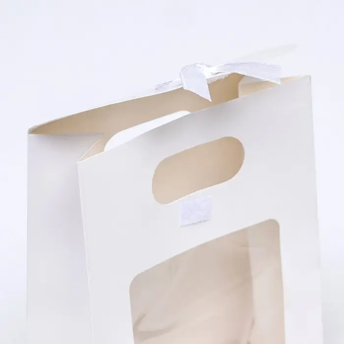 Коробка-пакет, с окном, белый, 16×12×6 см Коробка-пакет, с окном, белый, 16×12×6 см