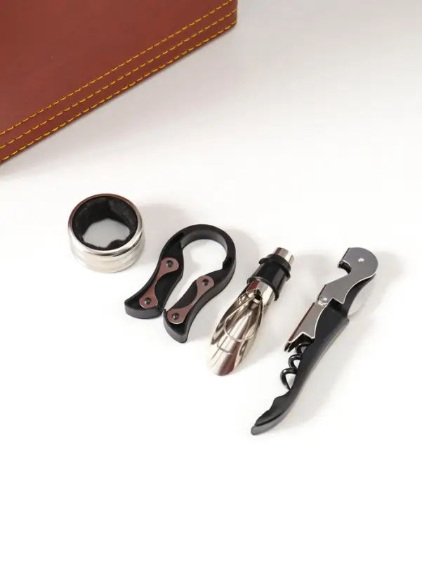 Шкатулка дерево, кожзам под 2 бутылки "Гладкая кожа" коричневая 4 предмета 34,5х20х12 см