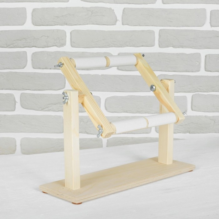 Пяльцы-рамка для вышивания, 20 × 20 см, с подставкой, цвет светлое дерево