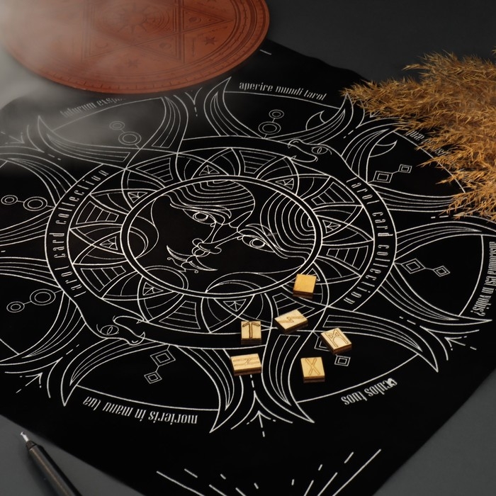 Скатерть для гадания бархатная «Солнце и луна», 50х50 см, 16+ Скатерть для гадания бархатная «Солнце и луна», 50х50 см, 16+