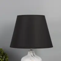 Лампа настольная RISALUX &laquo;Строгие линии&raquo;, Е27, 40 Вт, бело-чёрная, 25&times;25&times;40 см