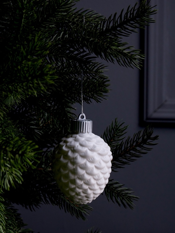 Елочный шар Елочный шар "Шишка" 6.5х6.5х8 см, 1 LED, LR44x3(в компл.), свечение тёплое белое