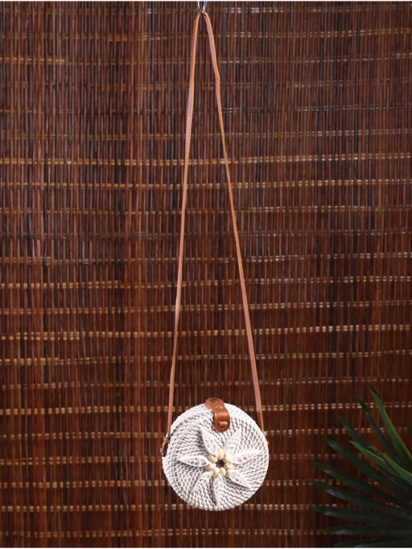 Сумка плетеная ротанг "Цветок из ракушек", 15х6х60 см