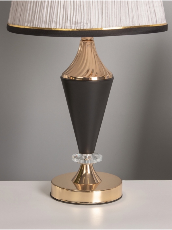 Лампа настольная «Барин» 1х40Вт Е27 черный/золото 25х25х47см Лампа настольная «Барин» 1х40Вт Е27 черный/золото 25х25х47см