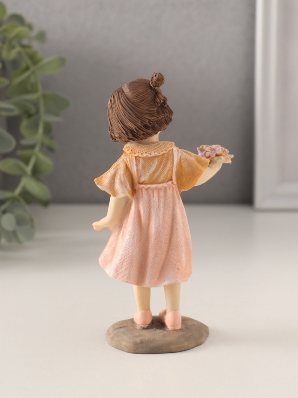 Сувенир полистоун Сувенир полистоун "Малышка в платье с цветами в кармашке" 6,5х4х12,5 см