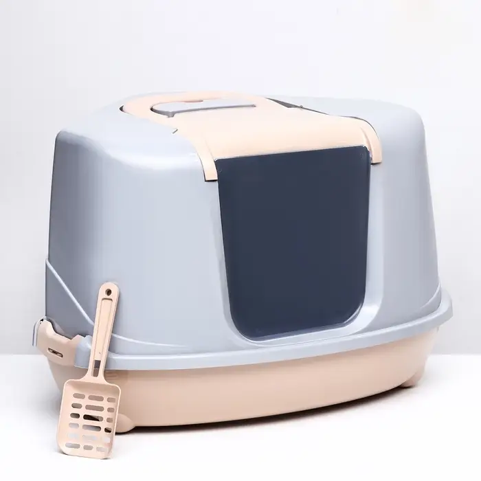 Туалет-домик угловой для кошек, 57&times;46&times;37 см, закрытый, с дверцей, бежевый, серый