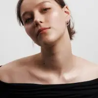 Серьги гвоздики круглые со стразами, белые в серебре d=1.8 м