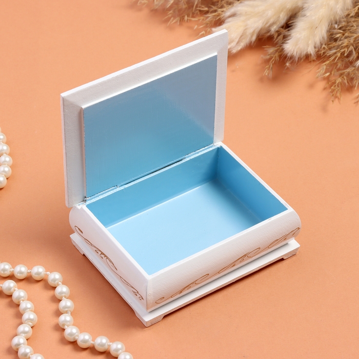 Шкатулка «Бабочка и цветок», белая, 8×10,5 см, лаковая миниатюра